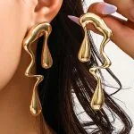 Metal Drop Asymmetrical Earrings – Wrena